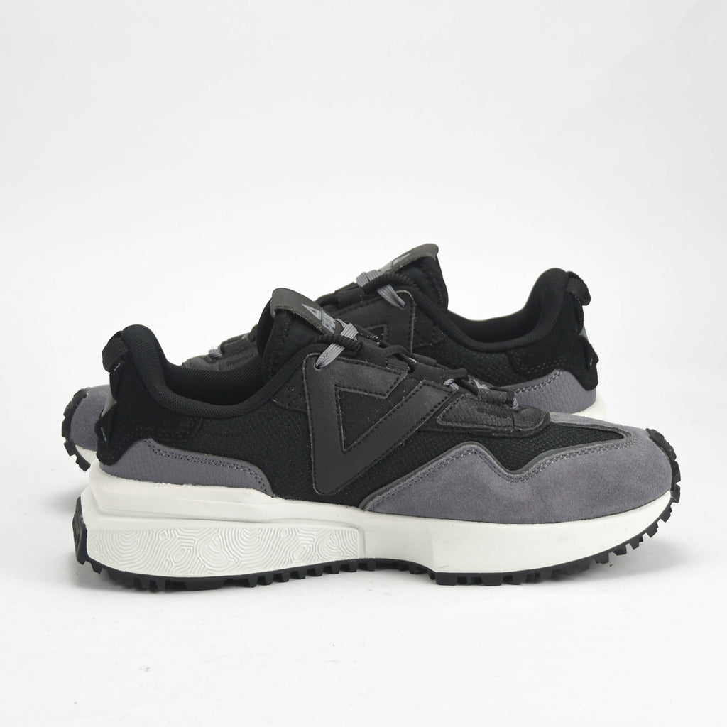 PEAK SHOES