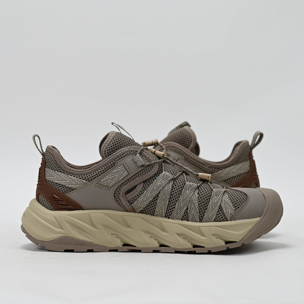 PEAK FOOTWEAR