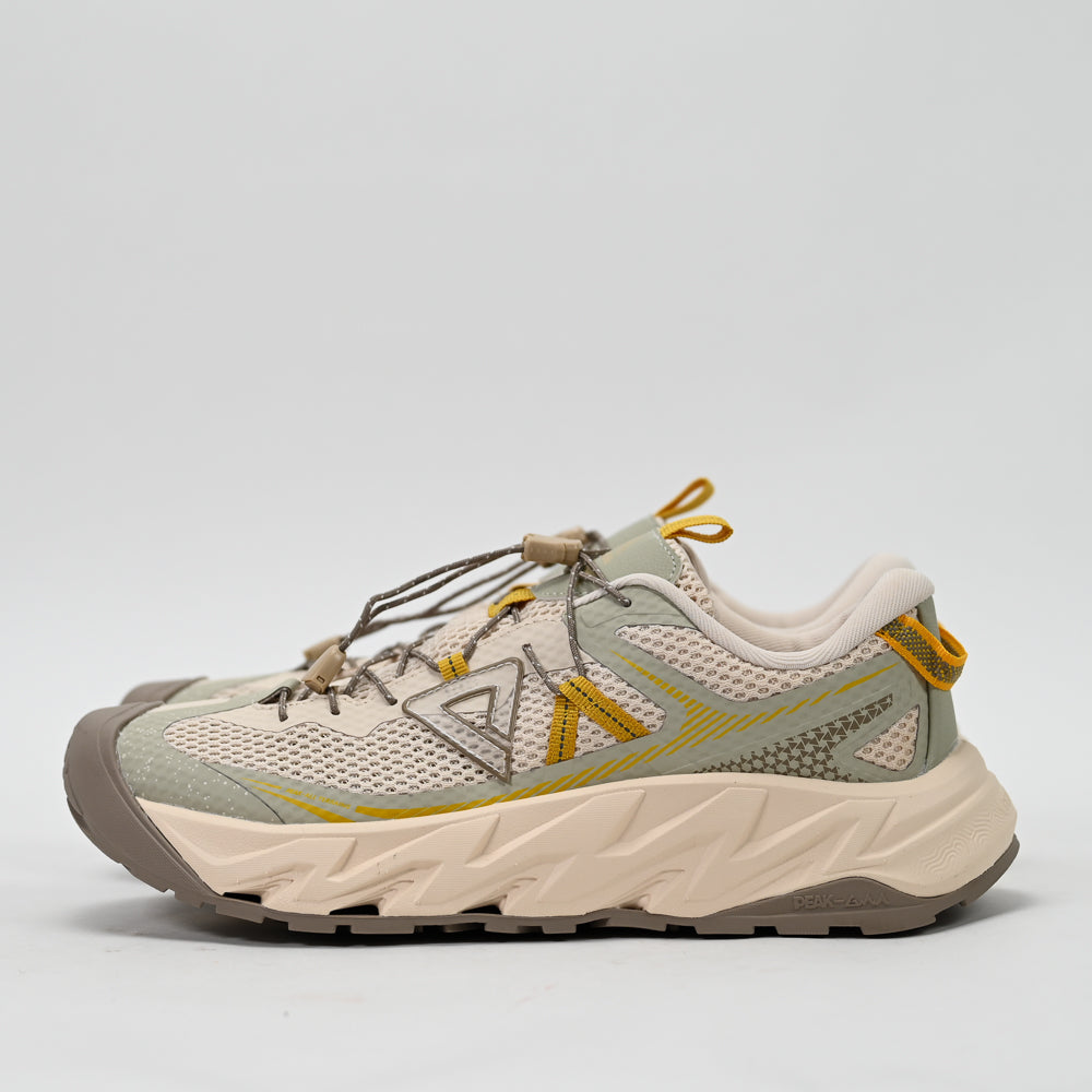 PEAK FOOTWEAR
