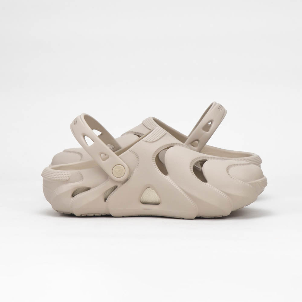 PEAK SLIPPERS SANDALS BROWN