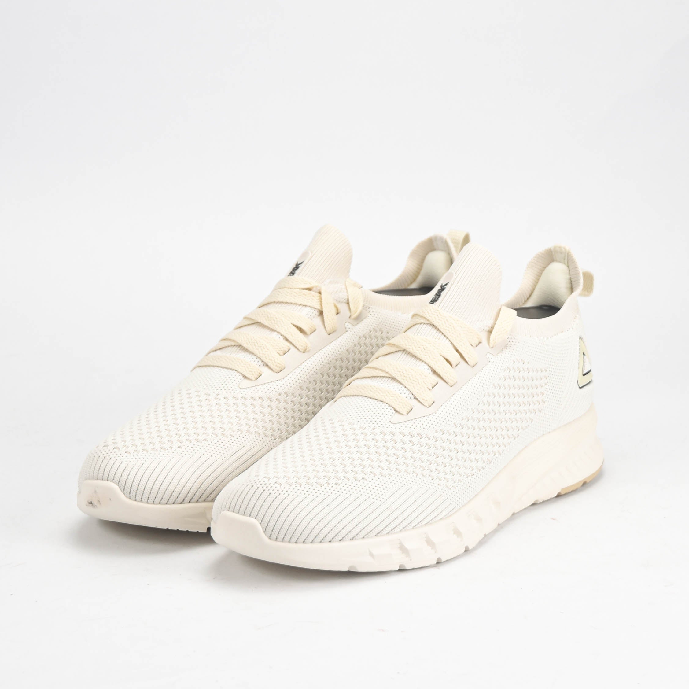 PEAK SHOES