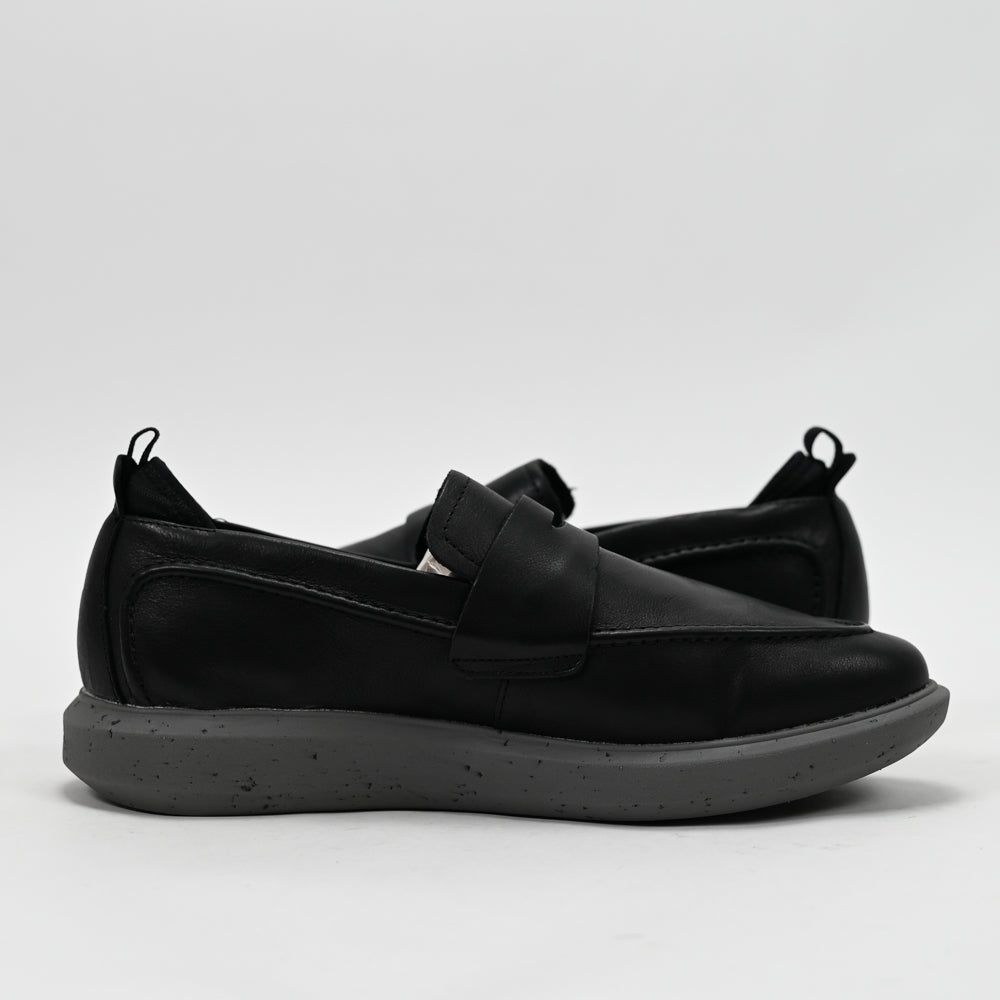 HUSH PUPPIES FOOTWEAR