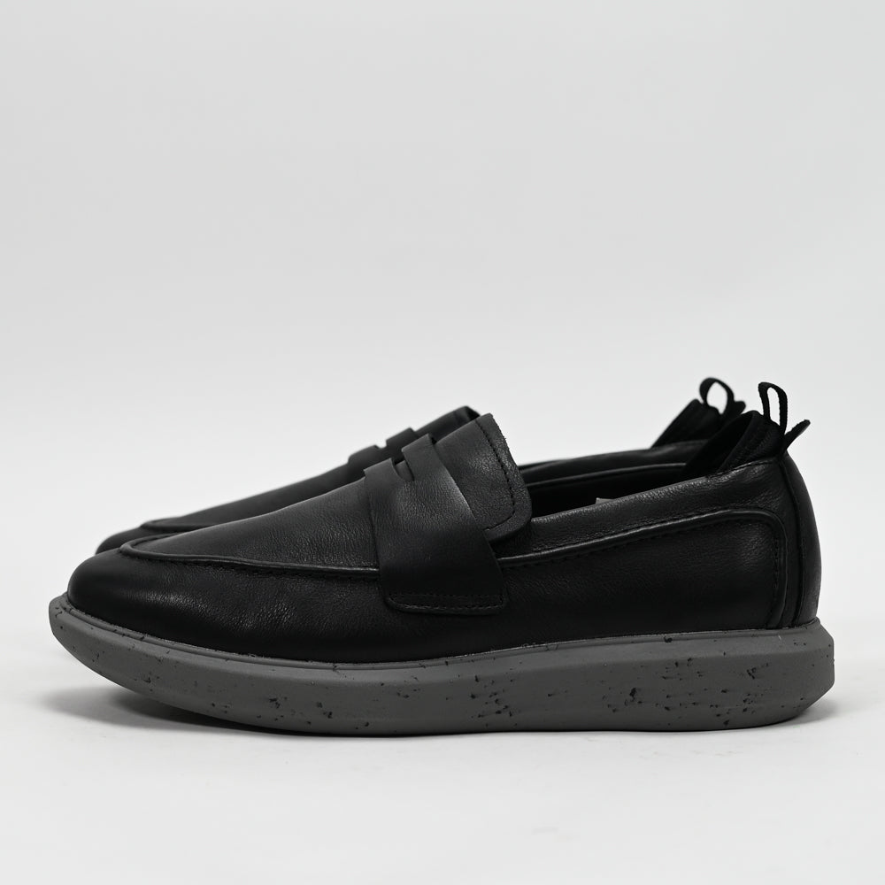 HUSH PUPPIES FOOTWEAR