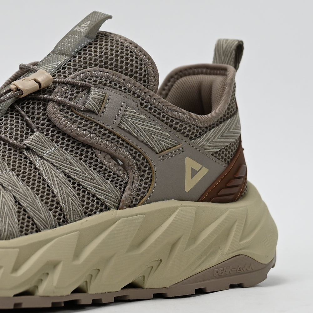 PEAK FOOTWEAR